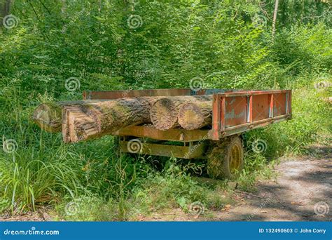 Traditional tree trailer